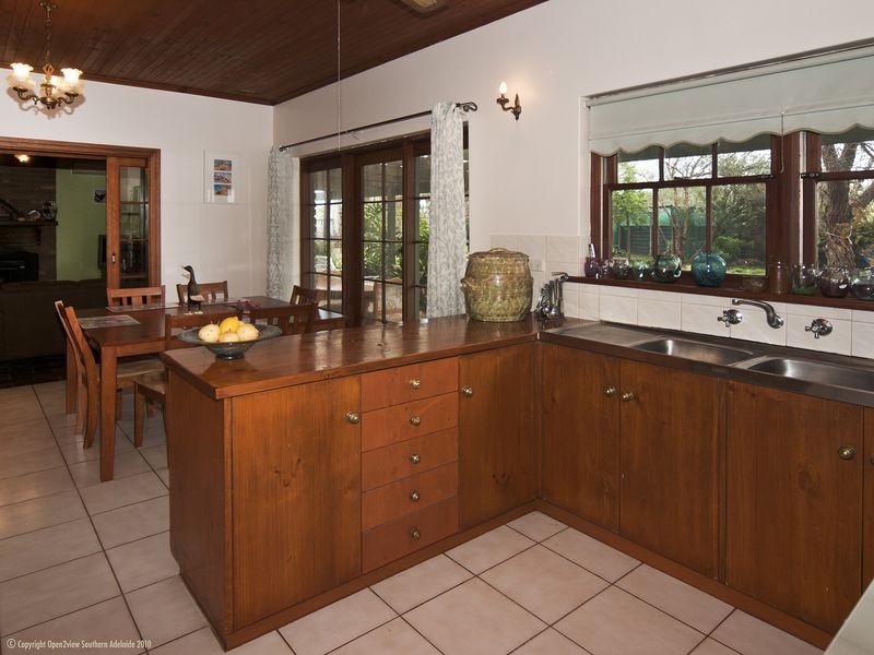 9 Irving Road, Aldinga Beach SA 5173