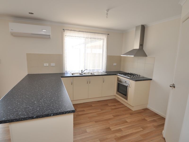 18 McKinlay St, Mount Compass SA 5210