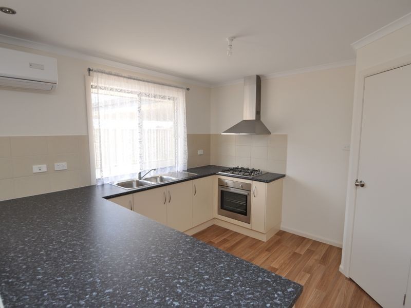 18 McKinlay St, Mount Compass SA 5210