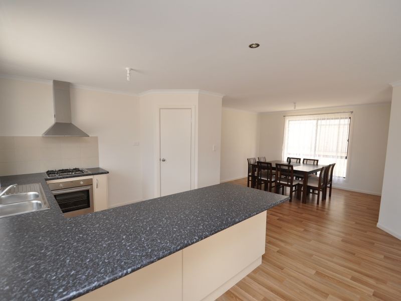 18 McKinlay St, Mount Compass SA 5210