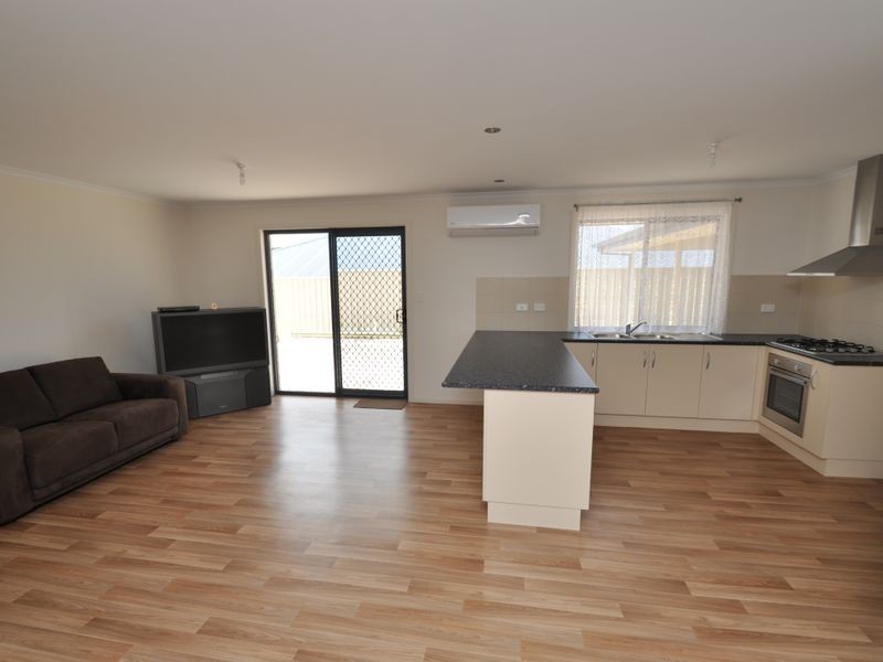 18 McKinlay St, Mount Compass SA 5210