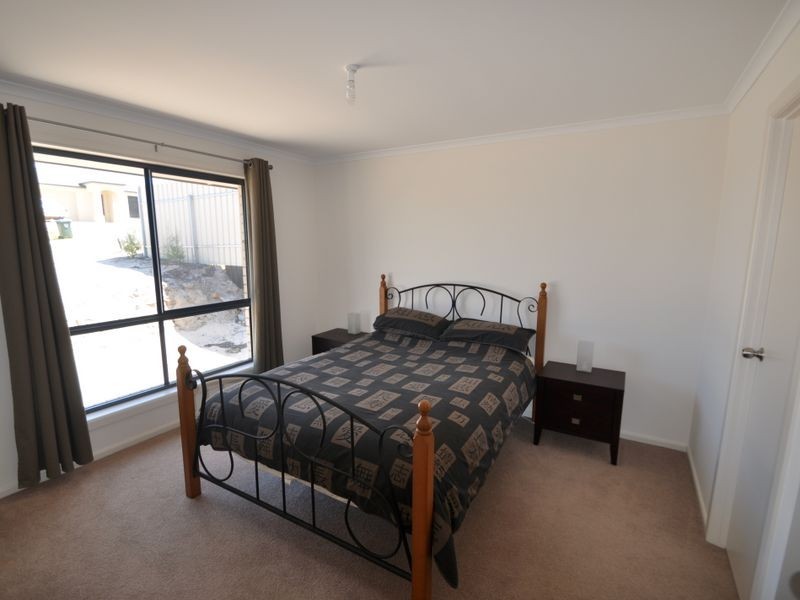 18 McKinlay St, Mount Compass SA 5210