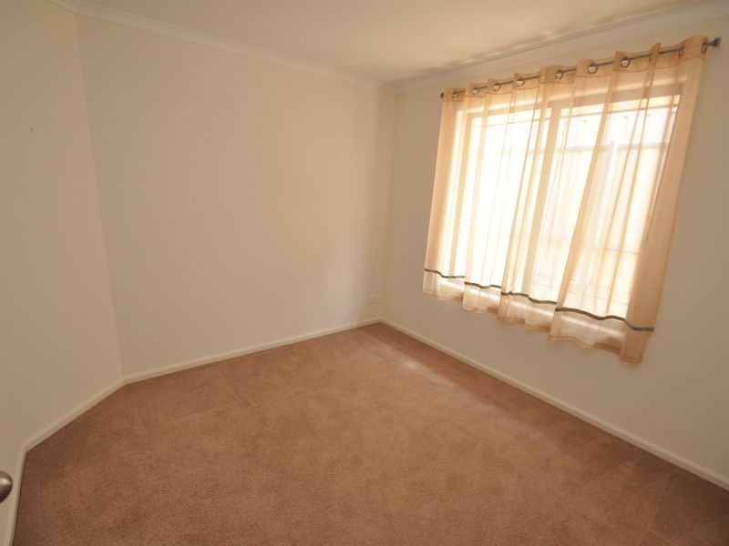 18 McKinlay St, Mount Compass SA 5210