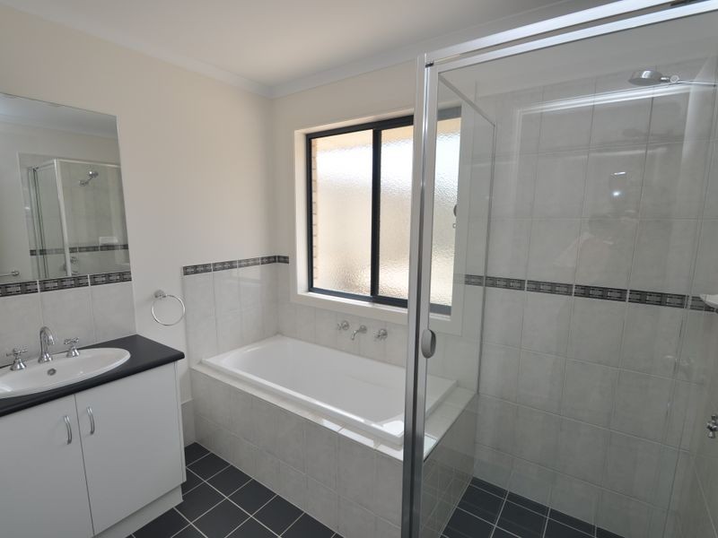 18 McKinlay St, Mount Compass SA 5210