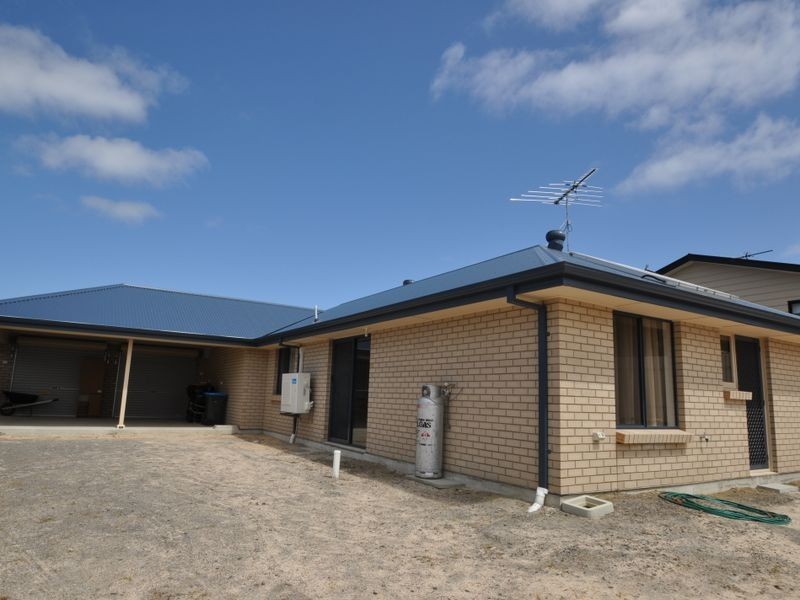 18 McKinlay St, Mount Compass SA 5210