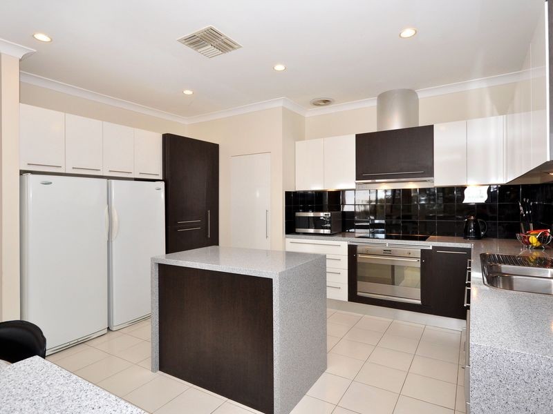 18 Shetland Street, Woodcroft SA 5162