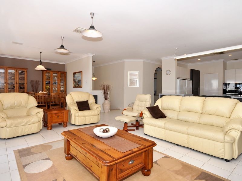 18 Shetland Street, Woodcroft SA 5162