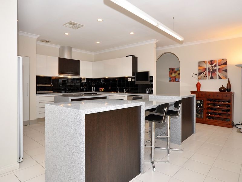 18 Shetland Street, Woodcroft SA 5162