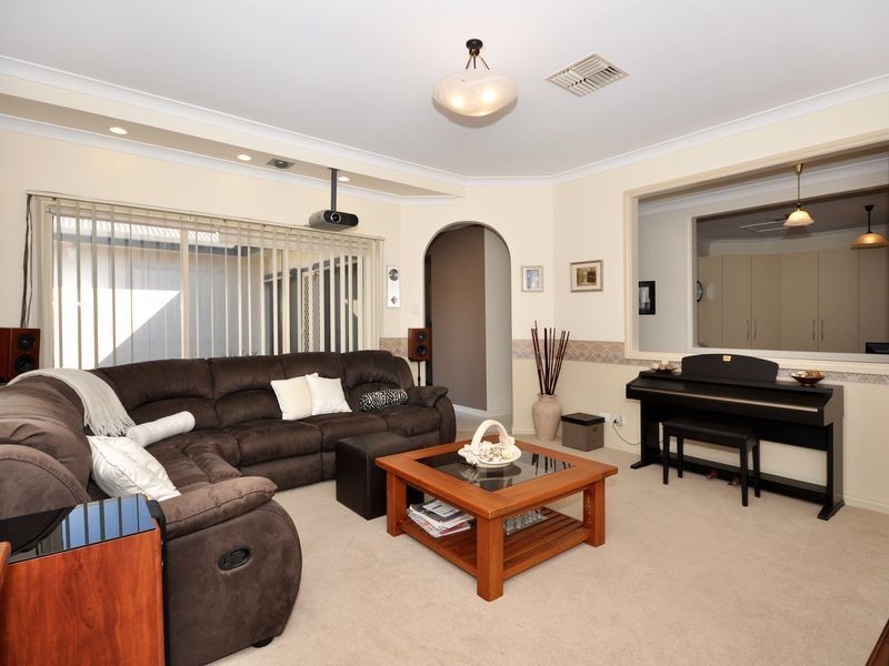 18 Shetland Street, Woodcroft SA 5162