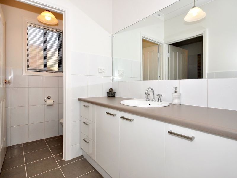 18 Shetland Street, Woodcroft SA 5162