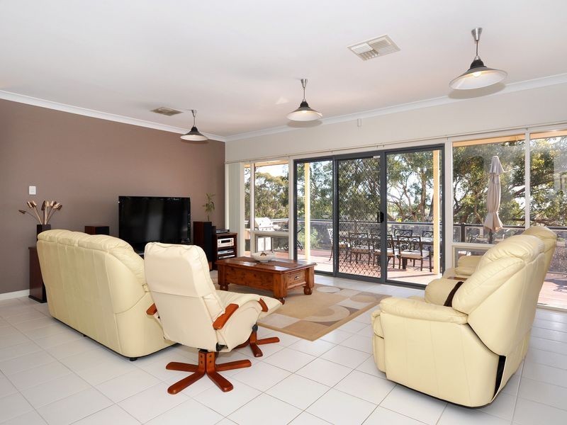 18 Shetland Street, Woodcroft SA 5162