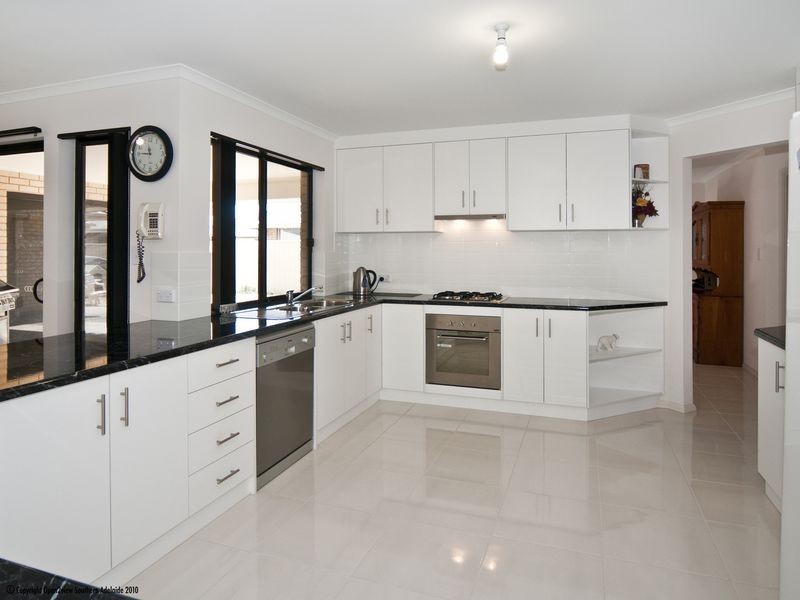 6 Whistlers Avenue, Aldinga Beach SA 5173