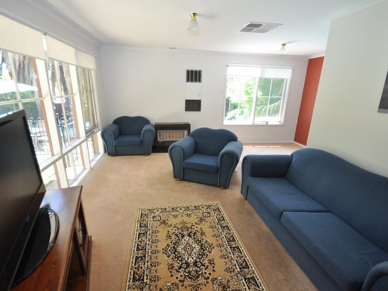 2 Burns Crt, Morphett Vale SA 5162