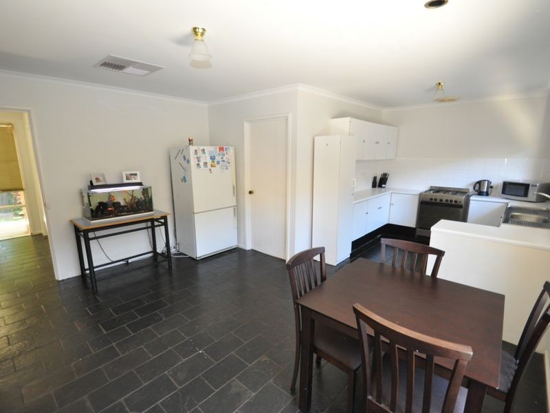 2 Burns Crt, Morphett Vale SA 5162