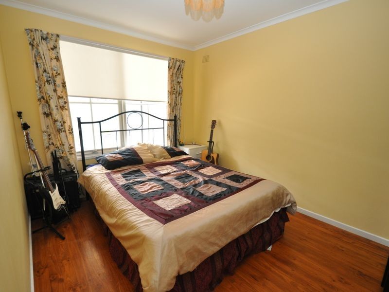2 Burns Crt, Morphett Vale SA 5162