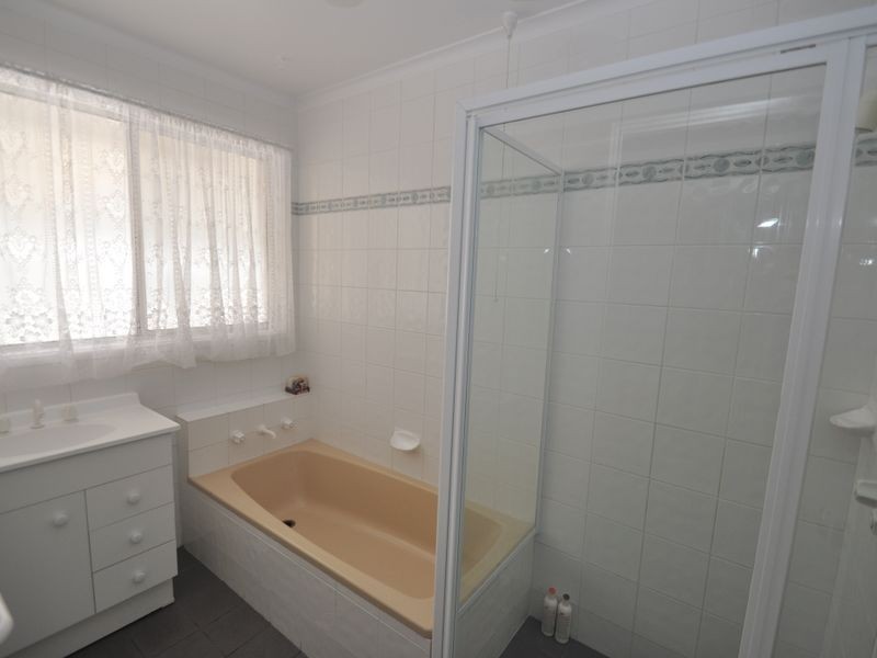 2 Burns Crt, Morphett Vale SA 5162