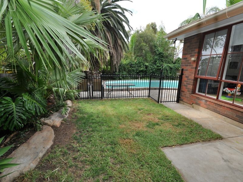 2 Burns Crt, Morphett Vale SA 5162