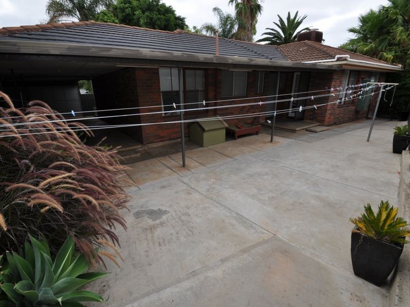 2 Burns Crt, Morphett Vale SA 5162