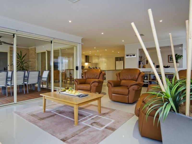 4 Henley Circuit, Seaford Rise SA 5169