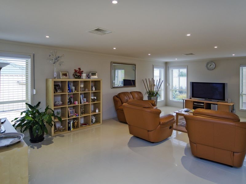 4 Henley Circuit, Seaford Rise SA 5169