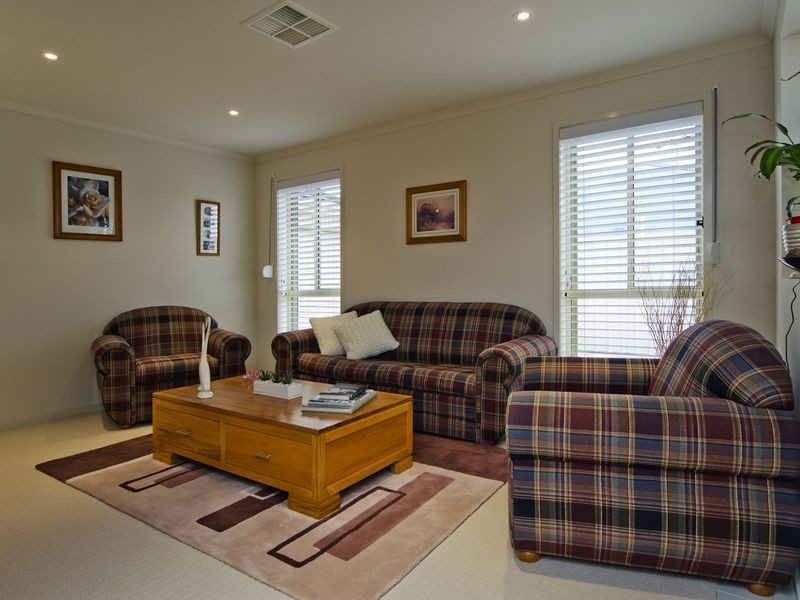 4 Henley Circuit, Seaford Rise SA 5169