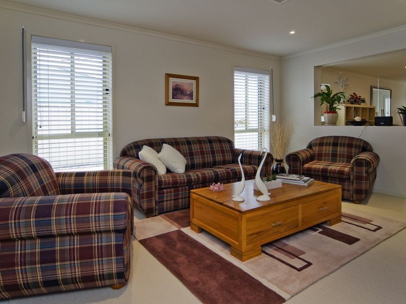 4 Henley Circuit, Seaford Rise SA 5169