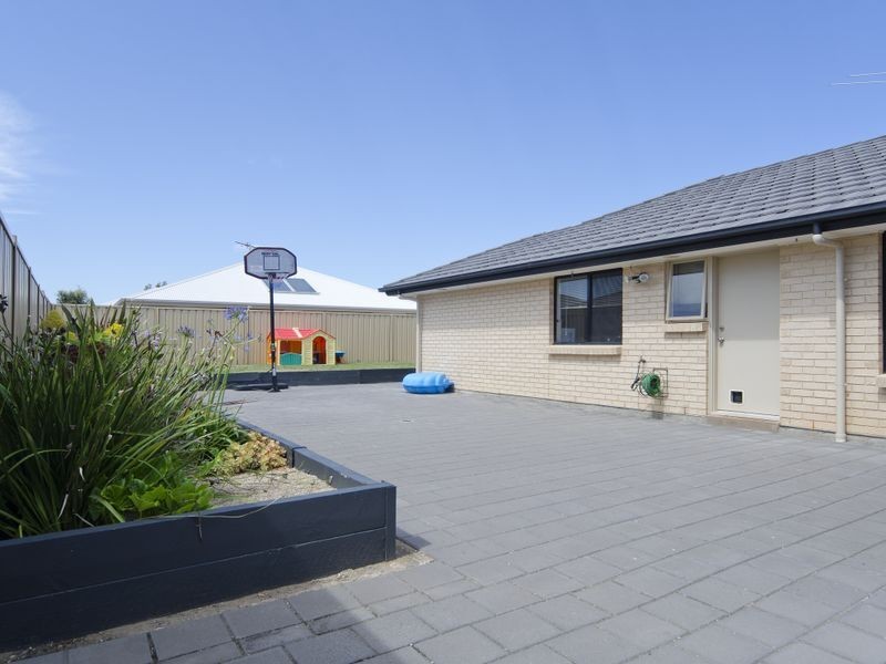 20 Nicholl Avenue, Aldinga Beach SA 5173