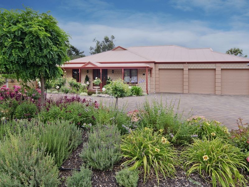 12 Vine Street, Mclaren Vale SA 5171