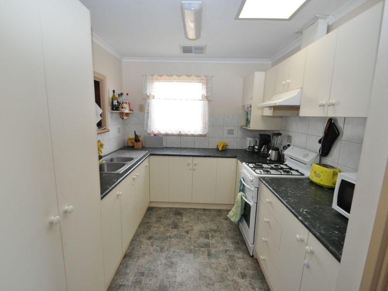 49 Warsaw Crs, Hackham West SA 5163