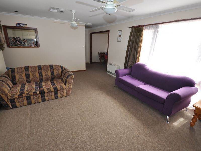 49 Warsaw Crs, Hackham West SA 5163