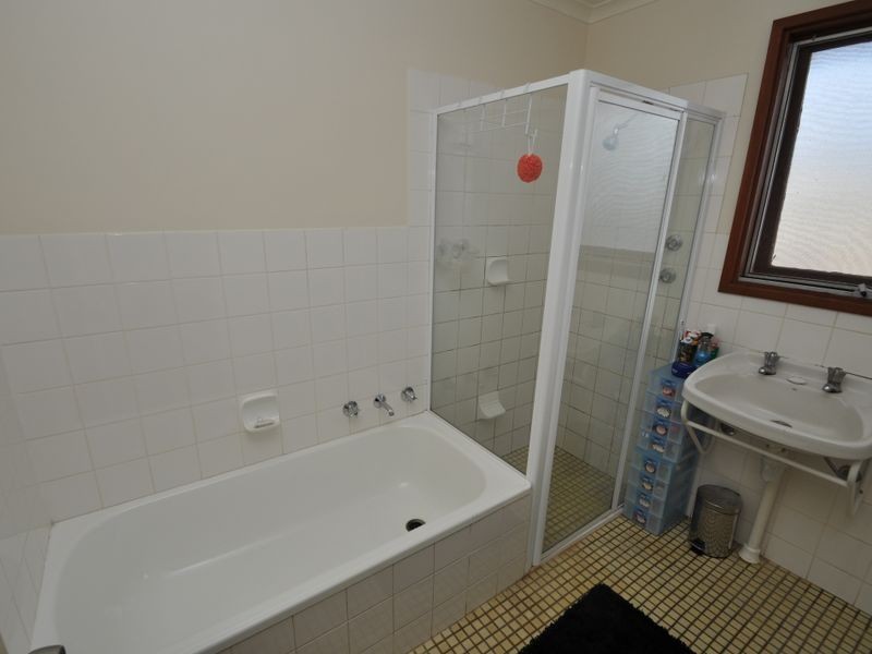 49 Warsaw Crs, Hackham West SA 5163