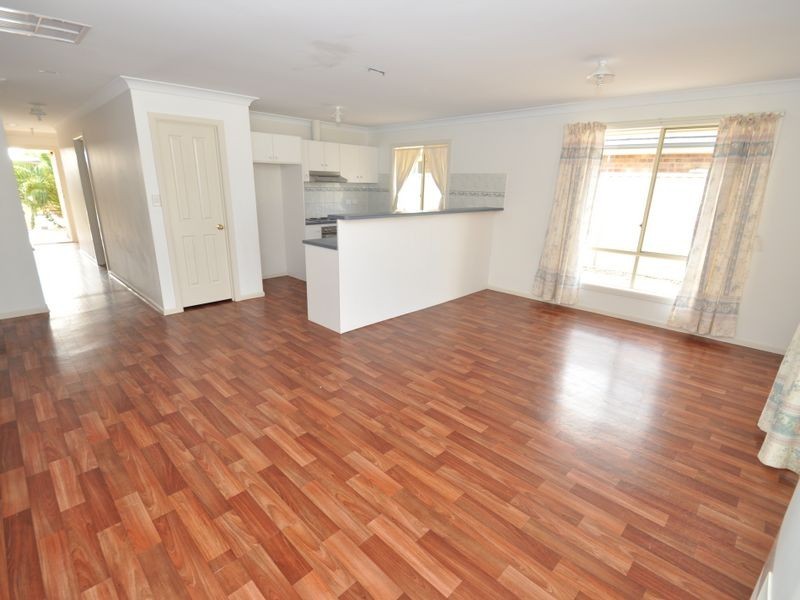 2 Cockle Avenue, Aldinga Beach SA 5173