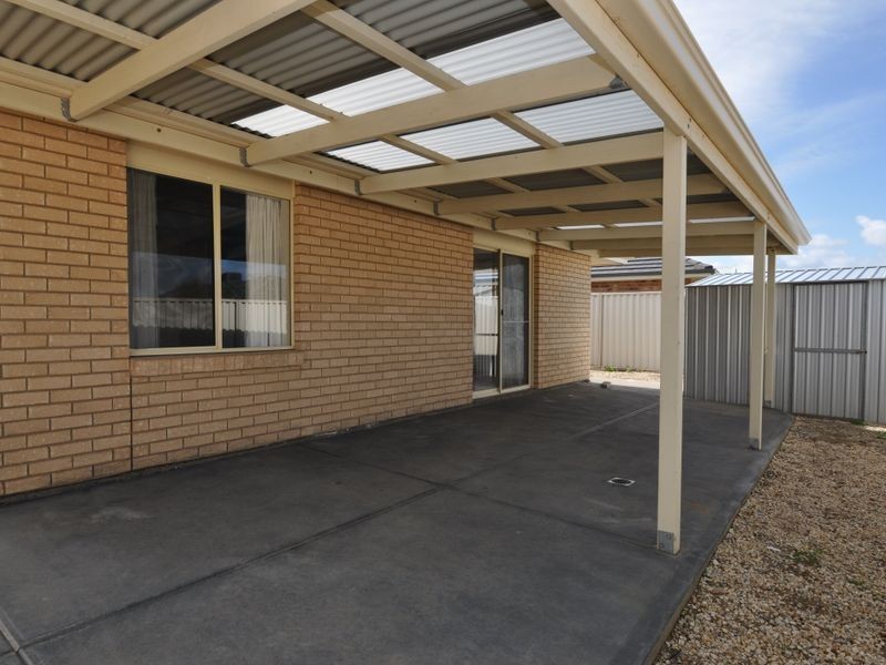 2 Cockle Avenue, Aldinga Beach SA 5173
