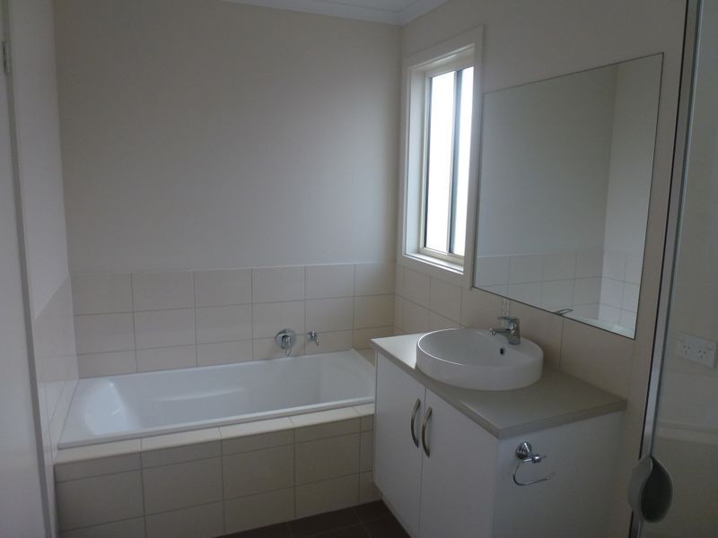 11 Harvey Crescent, Aldinga Beach SA 5173