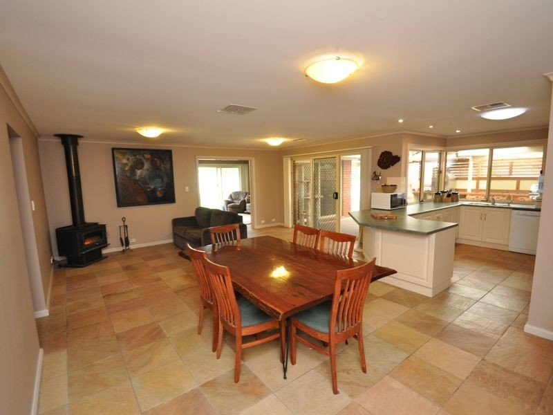 28 Harvey Crescent, Aldinga Beach SA 5173