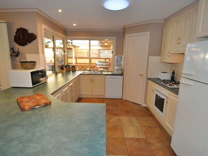 28 Harvey Crescent, Aldinga Beach SA 5173