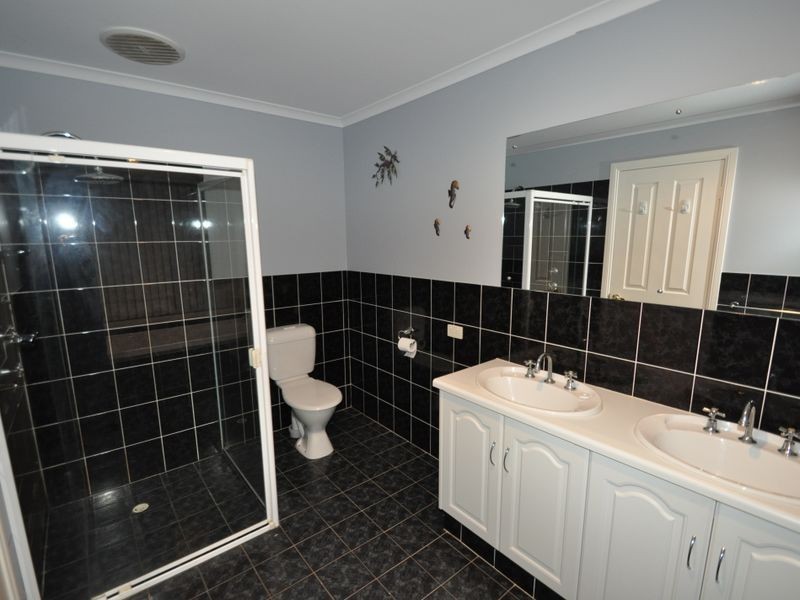28 Harvey Crescent, Aldinga Beach SA 5173