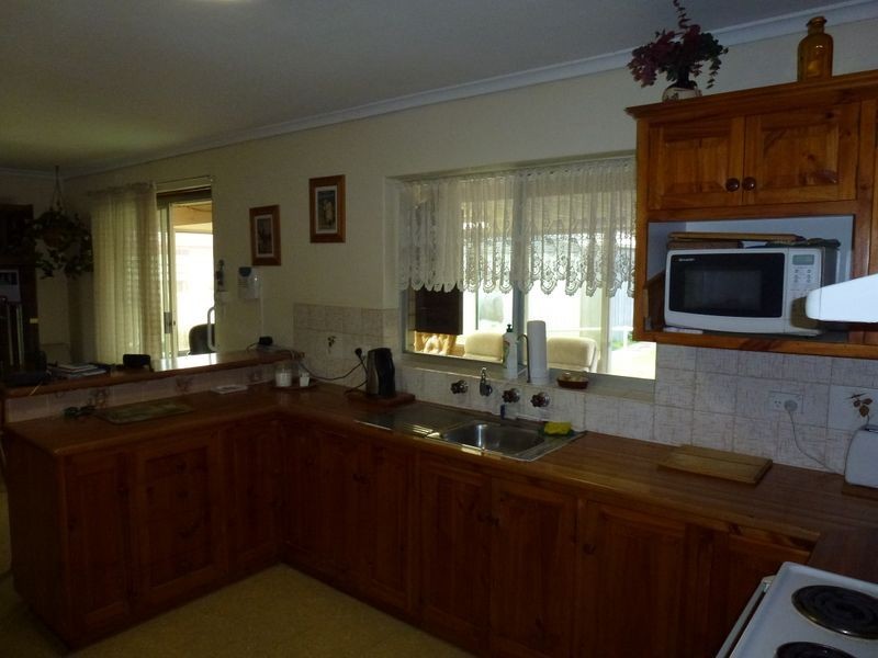 3 Croser Avenue, Aldinga Beach SA 5173
