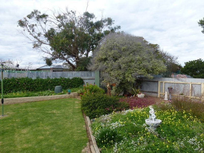3 Croser Avenue, Aldinga Beach SA 5173