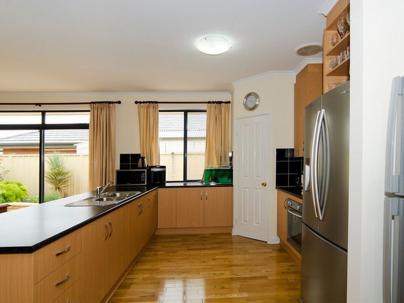 3 Polkinghorn Ave, Aldinga Beach SA 5173