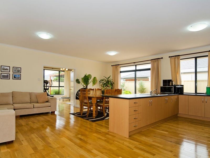 3 Polkinghorn Ave, Aldinga Beach SA 5173