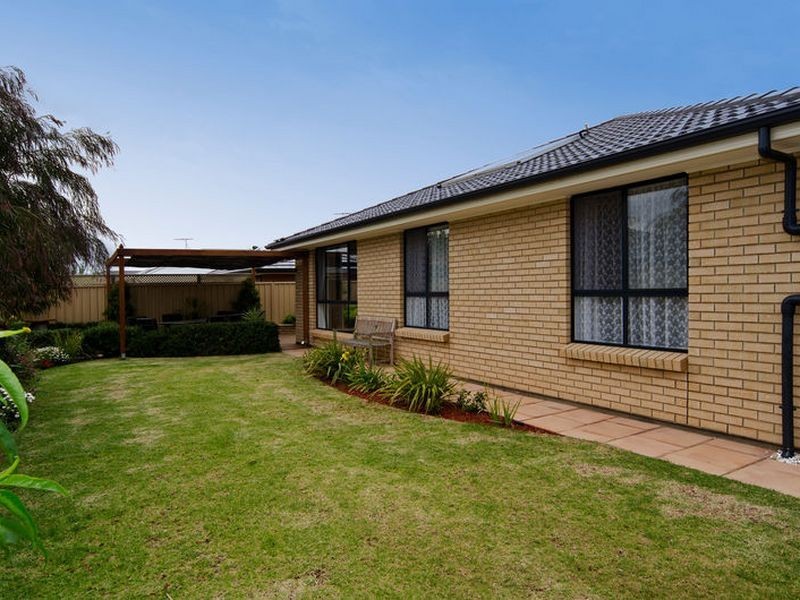 3 Polkinghorn Ave, Aldinga Beach SA 5173