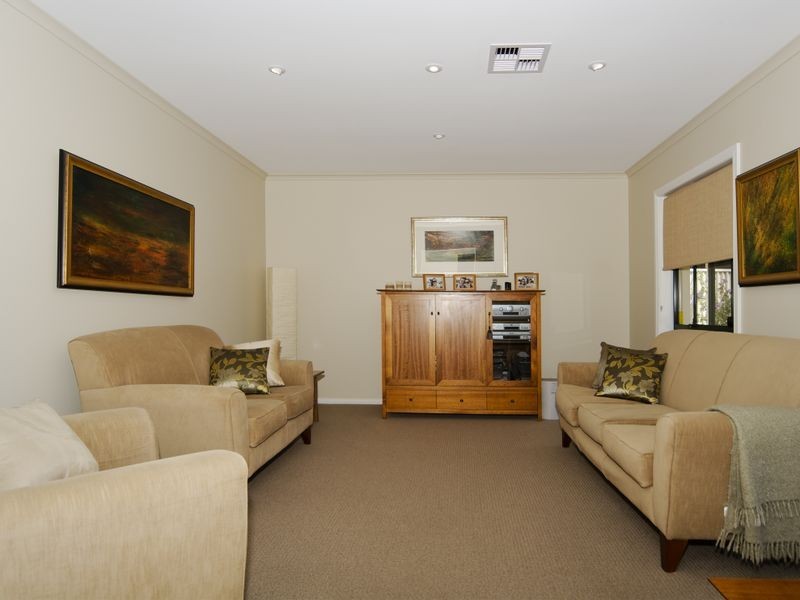 28 St. Peters Tce, Willunga SA 5172