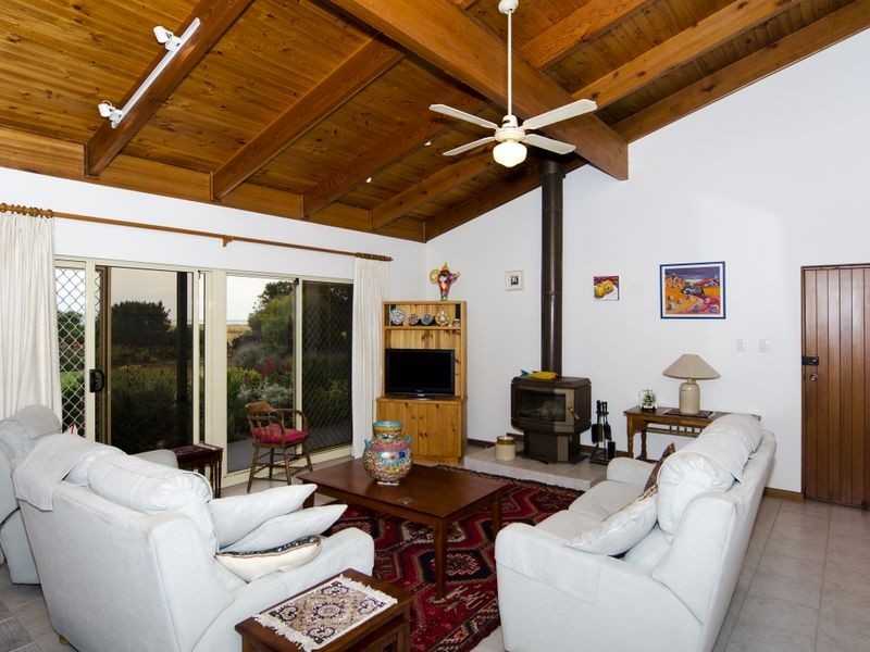 204 Bowering Hill Road, Port Willunga SA 5173