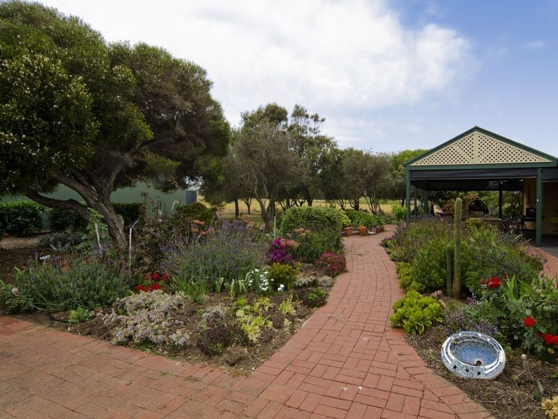 204 Bowering Hill Road, Port Willunga SA 5173