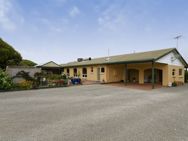 204 Bowering Hill Road, Port Willunga SA 5173