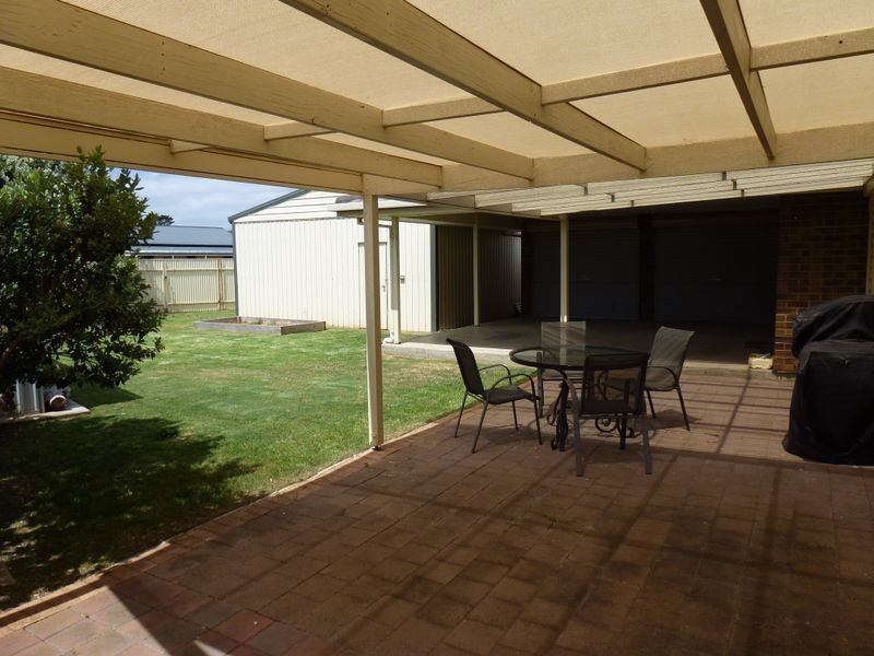 21 Harvey Crescent, Aldinga Beach SA 5173