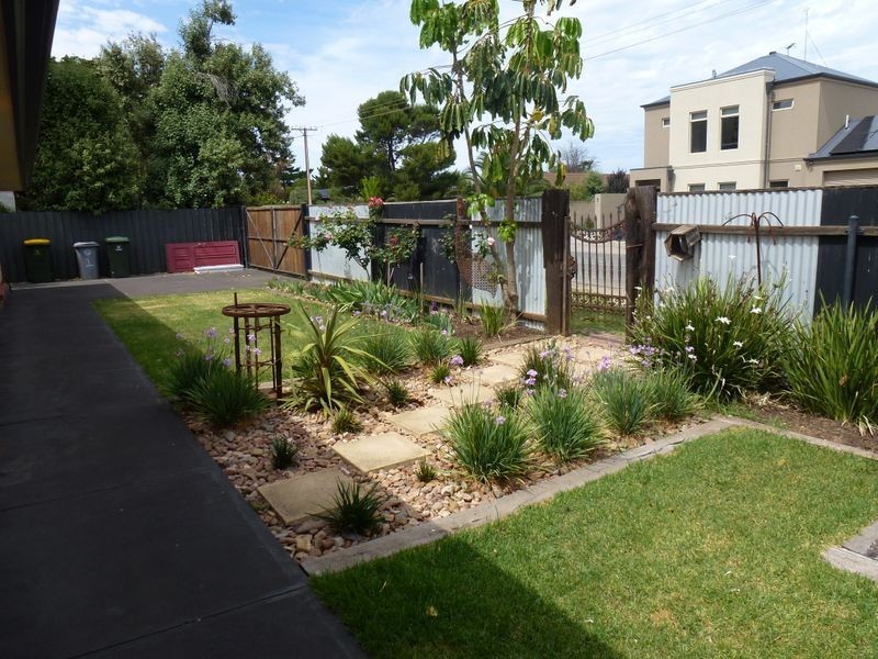 1 Whinnerah Avenue, Aldinga Beach SA 5173