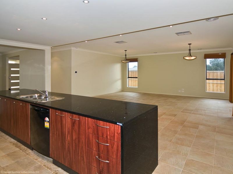 1 Nicholl Avenue, Aldinga Beach SA 5173