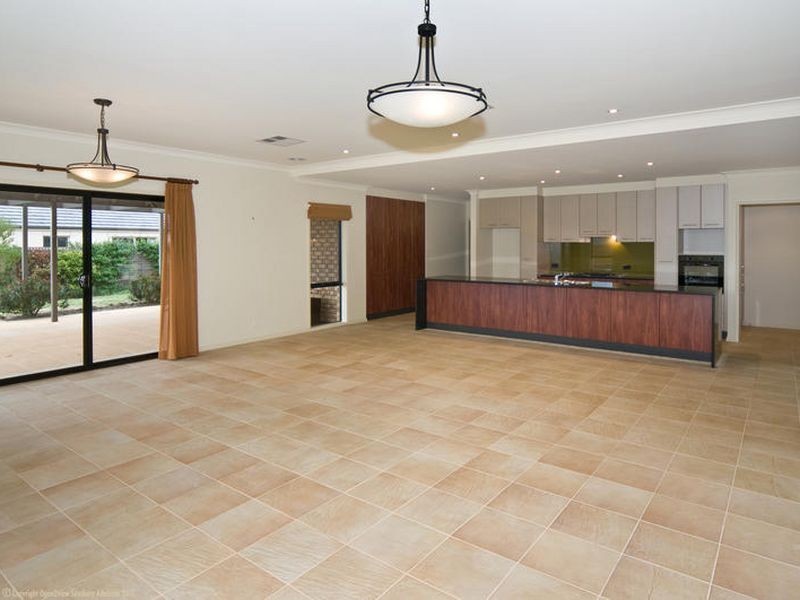 1 Nicholl Avenue, Aldinga Beach SA 5173